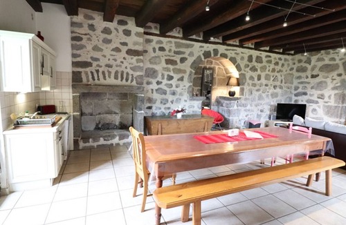 Saint-Martin-Valmeroux Cottage | Charming 1771 Home near Auvergne Volcanoes, Close to Salers, with Fireplace & Spacious Garden