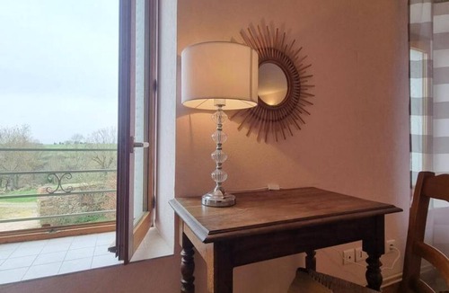 Saint-Paul-de-Vezelin Cottage | Charming House with Fireplace and Garden, Pets Welcome