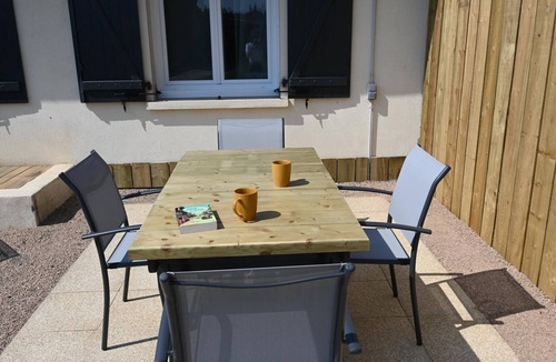 Villeneuve-sur-Allier Cottage | Charming house in Villeneuve sur Allier, peaceful garden, ideal for 4 pers., linens included