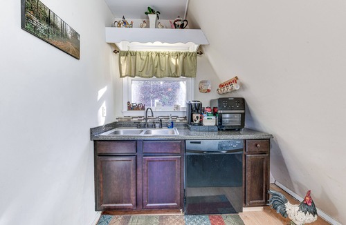 Franklin Cabin | Charming Franklin Cabin with Deck: Stunning Views!