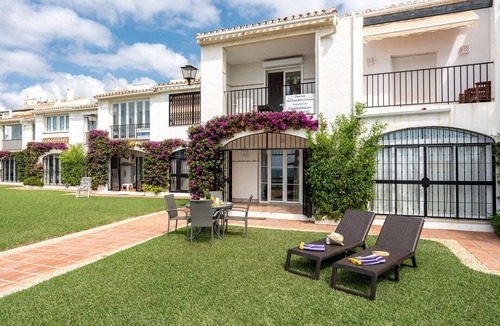 Sitio de Calahonda Ski Chalet | Charming Frontline Beach House in Calahonda – Mijas Costa CS120