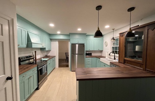 Berkeley House | Charming Full-size home, minutes away from Colonial Williamsburg