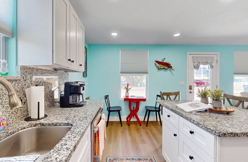 Bradenton Beach Cottage | Charming, fully remodeled cottage steps from beach with WiFi & central AC