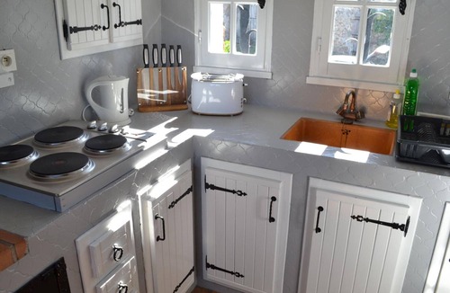 Esse Cottage | Charming Gîte: Enchanting Renovated Loft, Baby-Friendly, Private Garden W/Close Attractions