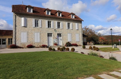 Saint-Gerons Cottage | Charming Gîte Near Saint-Étienne Cantalès Lake, Pet Friendly, 6 Pers, WiFi, BBQ