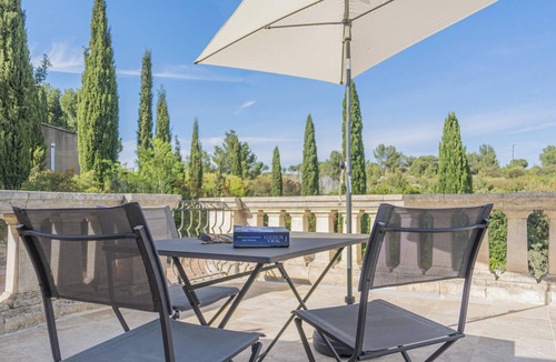 Paradou Apartment | Charming gîte with panoramic terrace and shared swimming pool - Vallée Des Baux