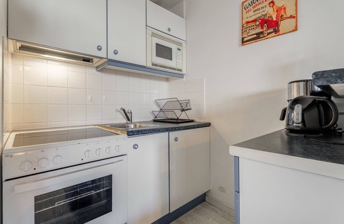 Saint-Cast-le-Guildo Apartment | Charming Ground-Floor Apartment with Sea View and Private Courtyard