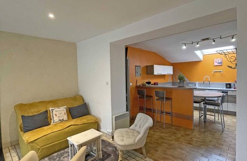 Saint-Mars-d'Egrenne Cottage | Charming granite house with enclosed garden, all inclusive, near Domfront