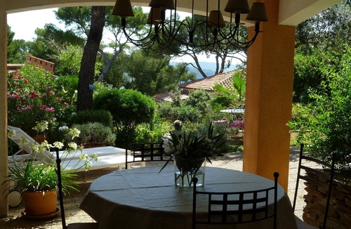 La Seyne-sur-Mer Apartment | Charming garden level. Between beaches and coves. Sea view. Preserved and calm site.