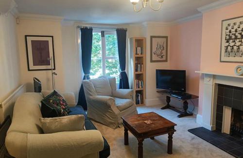 Gravesend Apartment | Charming Garden Flat