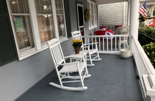 Historic District House | Charming garden row home, easy 4 block walk to the heart of Annapolis.