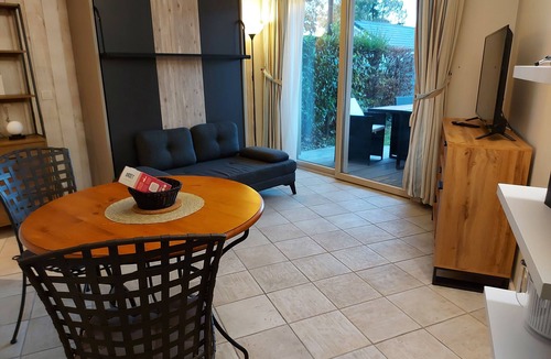 Duingt Apartment | Charming garden studio on the shores of Lake Annecy
