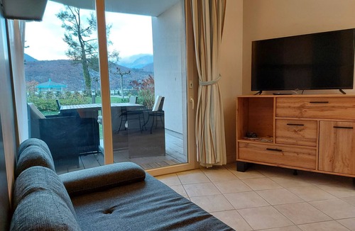 Duingt Apartment | Charming garden studio on the shores of Lake Annecy