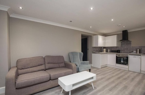 Grove Apartment | Charming 2-Bedroom Apartment in Central Kingston upon Thames