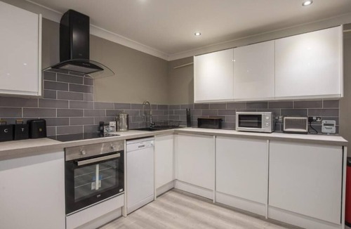 Grove Apartment | Charming 2-Bedroom Apartment in Central Kingston upon Thames