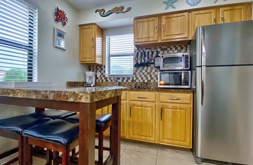 Redington Beach Condo | Charming getaway across the street from sparkling waters of Redington Beach