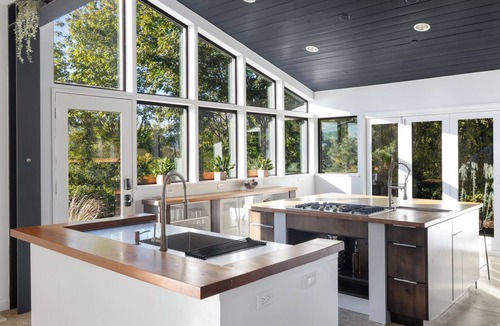 Gig Harbor House | Charming Getaway in Gig Harbor - Hot Tub - Patio