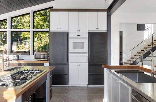 Gig Harbor House | Charming Getaway in Gig Harbor - Hot Tub - Patio