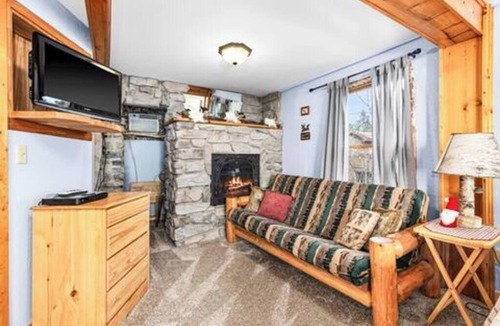North Shore Hotel | Charming Getaway Near Duluth with Lake Views