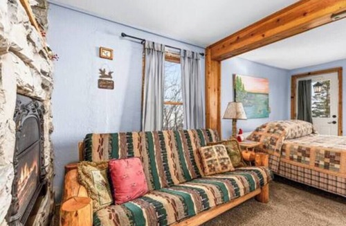 North Shore Hotel | Charming Getaway Near Duluth with Lake Views