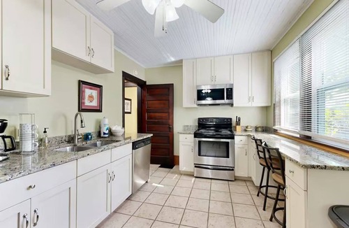 Lake Junaluska Cottage | Charming Getaway w/Deck, Clawfoot Tub, Pool Access