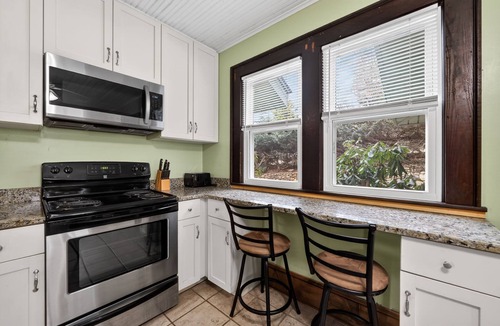 Lake Junaluska Cottage | Charming Getaway w/Deck, Clawfoot Tub, Pool Access