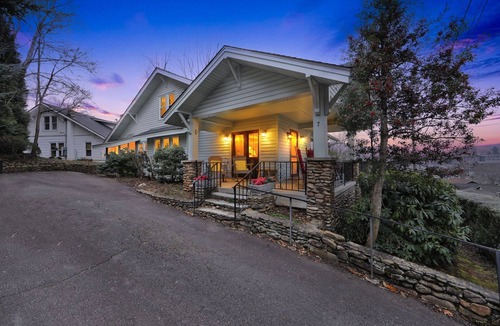 Lake Junaluska Cottage | Charming Getaway w/Deck, Clawfoot Tub, Pool Access