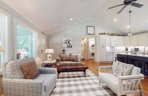 Flat Rock House | Charming Getaway w/Luxe Interior & Screened Patio - Near Attractions