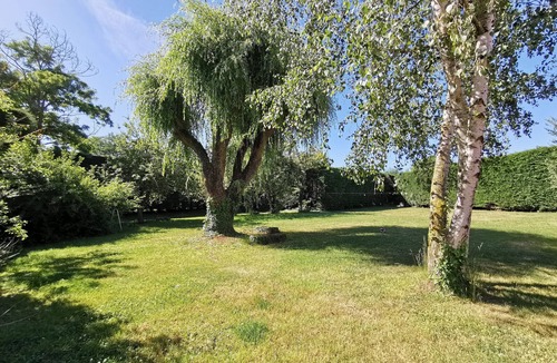 Lorlanges Cottage | Charming Gîte Near Clermont-Ferrand with Private Lake, Large Garden, and Historical Touches
