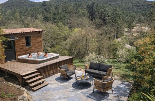 Le Martinet Apartment | Charming gîte overlooking the Cévennes and 3000m2 grounds