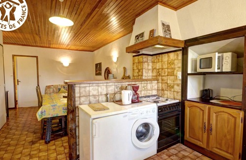 Saint-Chamond Cottage | Charming gîte with WIFI and terrace, 15 min from Saint-Étienne