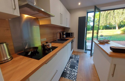 Alexain Cottage | Charming gîte with private pond and fishing, garden, BBQ, fibre, 2 bedrooms - Alexain