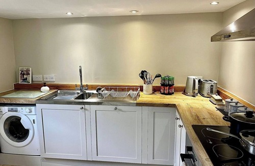 Warminster House | Charming Grade 2 Cottage w/Garden in Warminster
