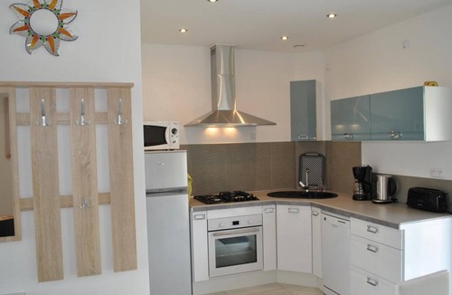 Veigne Cottage | Charming Grange with Terrace near Loire Castles – 2 BR, A/C, WiFi, Pet Free, 700m² Shaded Garden
