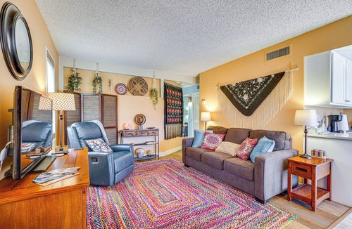 Green Valley House | Charming Green Valley Townhome w/Community Pool!