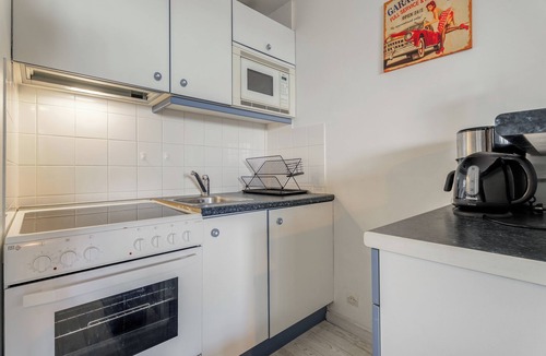 Saint-Cast-le-Guildo Apartment | Charming Ground-Floor Apartment with Sea View and Private Courtyard