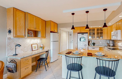South Beach Condo | Charming Ground Floor studio condo near beach with tennis, pickleball, & water views