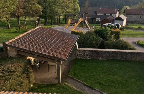 Le Mas-de-Tence Cottage | Charming Ground-Floor Cottage with Walled Courtyard in Scenic Hiking Area
