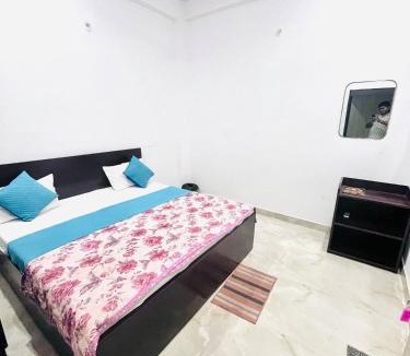 Vrindavan House | Charming Guest Room Retreat in Vrindavan with Modern Comforts