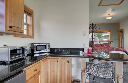 Shining Mountains House | Charming guesthouse in Ennis, MT