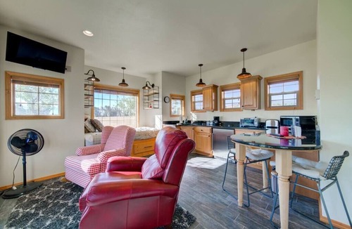 Shining Mountains House | Charming guesthouse in Ennis, MT