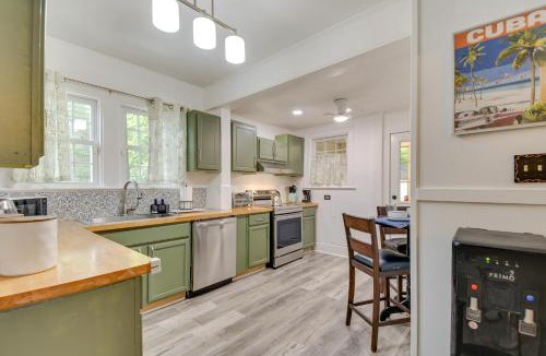 Hampton House | Charming Hampton Home ~ 7 Mi to Buckroe Beach!