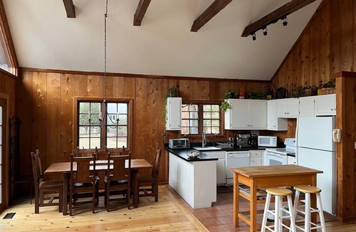 Northwest Harbor Cottage | Charming Hamptons Cape Cod - Pool, Hot Tub, Close to Harbor/Bay Beaches