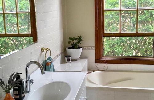 Armidale House | Charming Heritage Cottage