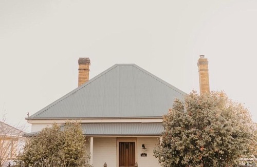 Armidale House | Charming Heritage Cottage
