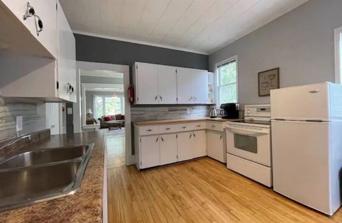 South Lethbridge House | Charming heritage house 2-bedroom home in the heart of downtown.