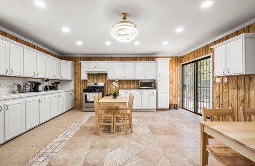 Hesperia Villa | Charming Hesperia Retreat Fast Wi-Fi, Free Parking