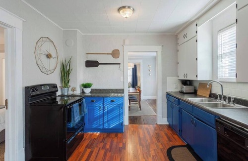 West Plaza Apartment | Charming Hideaway in Westport 15