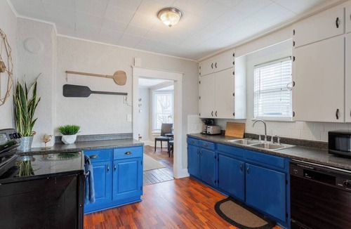 West Plaza Apartment | Charming Hideaway in Westport 15