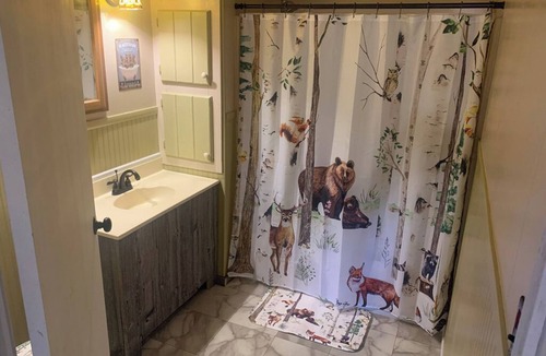 Wellsboro Apartment | Charming Hideaway suite in the heart of the PA Grand Canyon with AC, WiFi